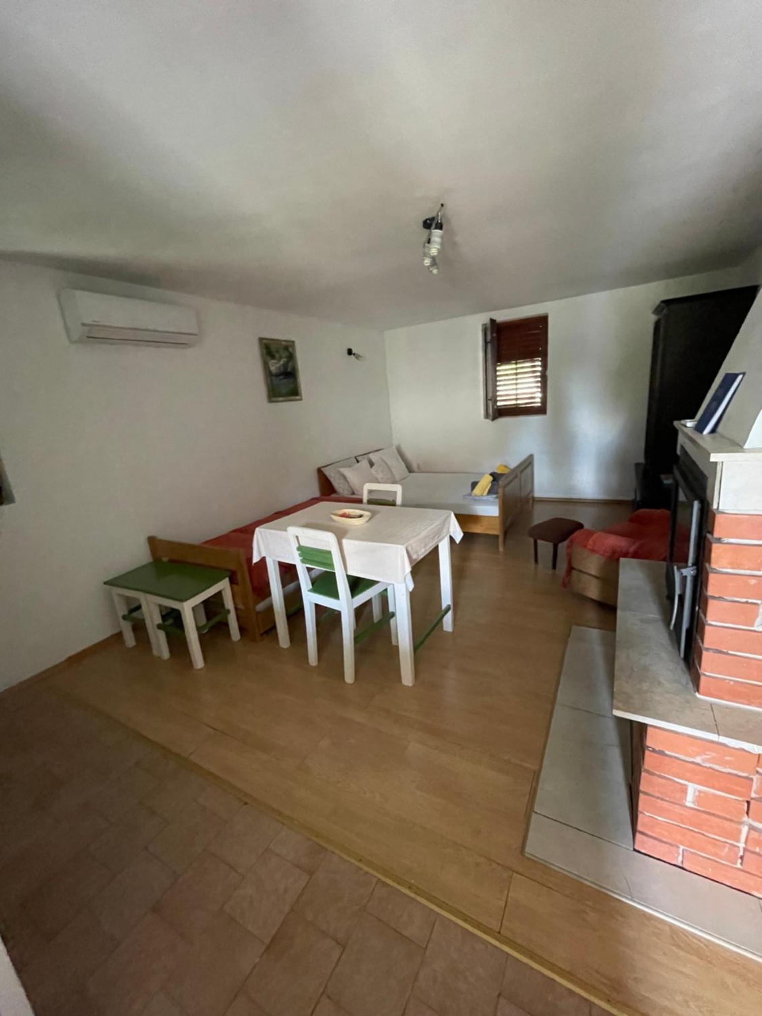 Apartment Zola Gornji Karin Exteriér fotografie